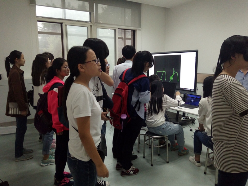10.计算机科学学院环境感知与信息处理研究中心实验室开放2.jpg