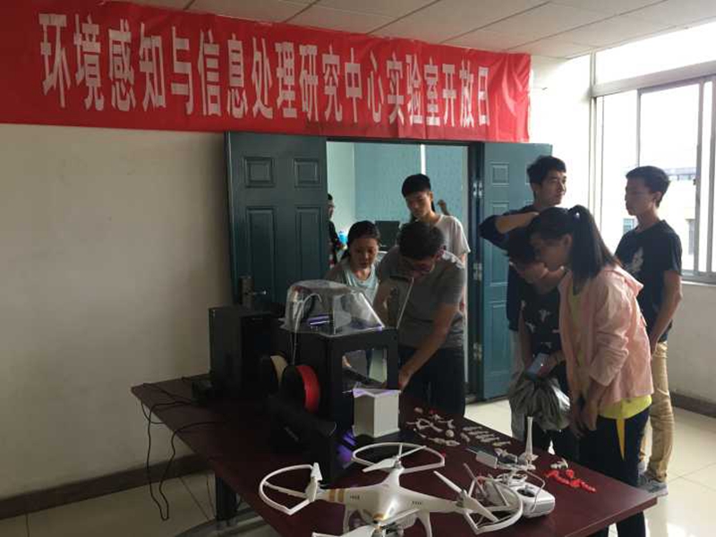 9.计算机科学学院环境感知与信息处理研究中心实验室开放.jpg